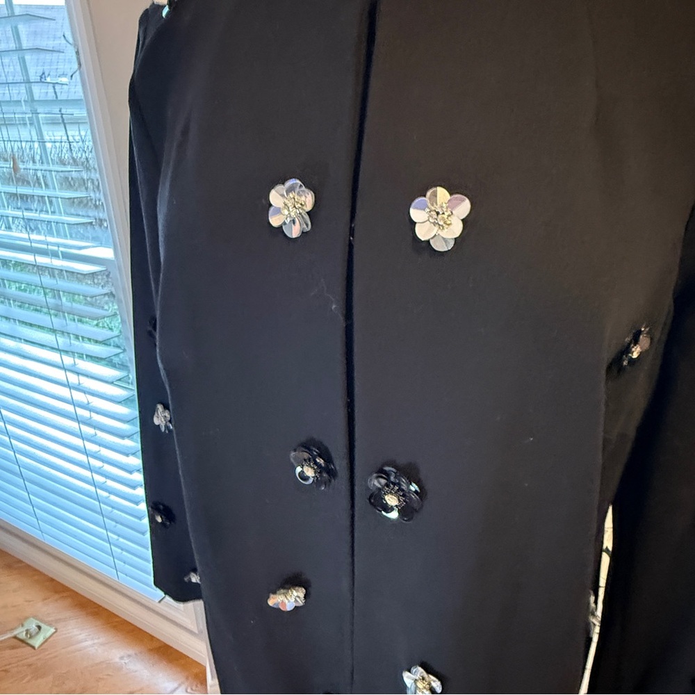 NWT Black Long Sleeve Embellished Coat with Floral Bead Accents Sz L - Picture 3 of 8